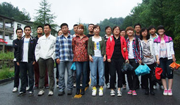 青峰網(wǎng)絡(luò)2011年全體員工洛陽(yáng)老君山、追夢(mèng)谷兩日游報(bào)道